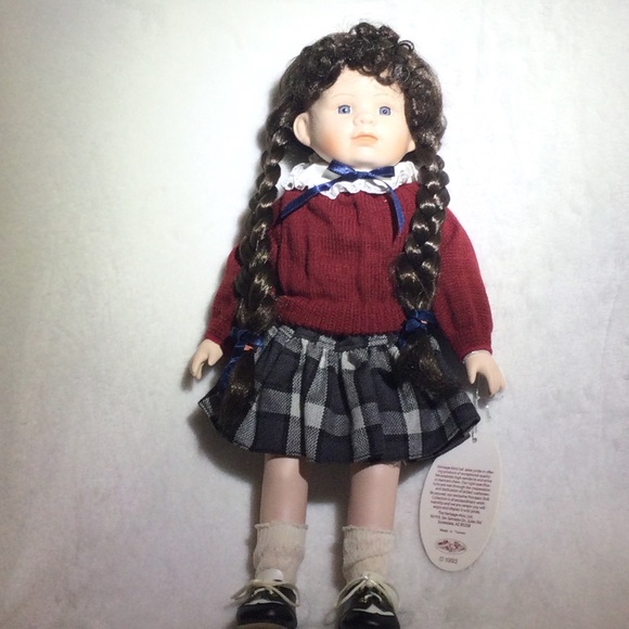 Vintage Hermitage Mint Collectible Porcelian Doll, Lisa, teachers pet” - Picture 11 of 11
